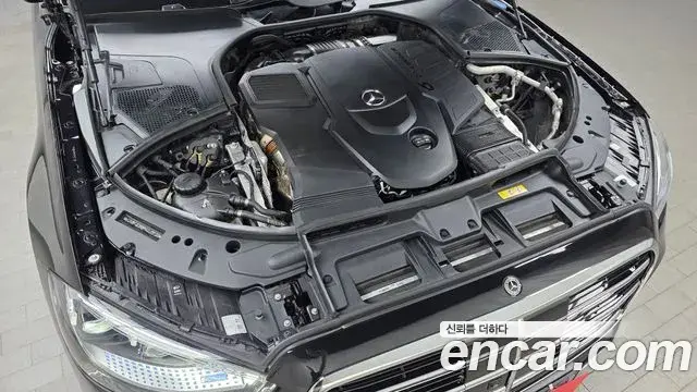 Mercedes-Benz S-Class 2023 — Photo 2/31