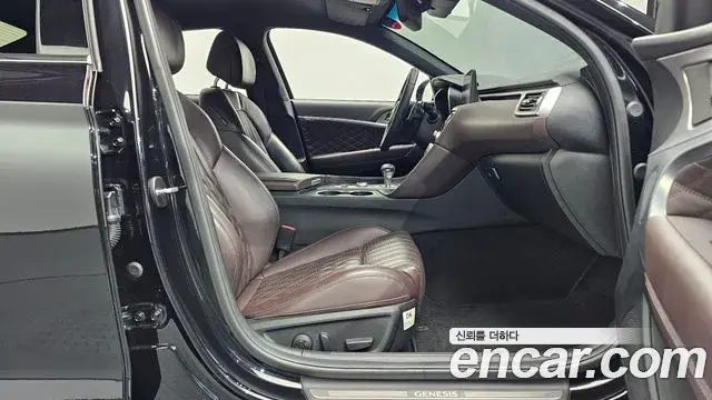 Genesis G70 2020 — Photo 19/35