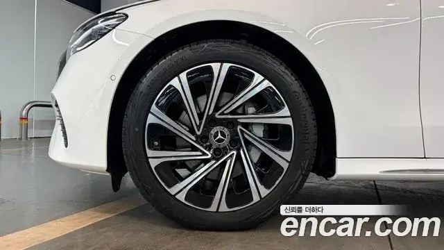 Mercedes-Benz E-Class 2025 — Photo 4/20