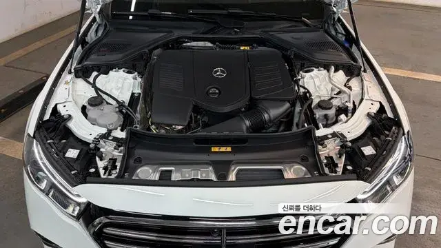 Mercedes-Benz E-Class 2025 — Photo 5/20