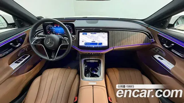 Mercedes-Benz E-Class 2025 — Photo 9/20