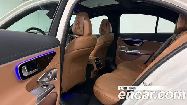 Mercedes-Benz E-Class 2025 — Photo 11/20