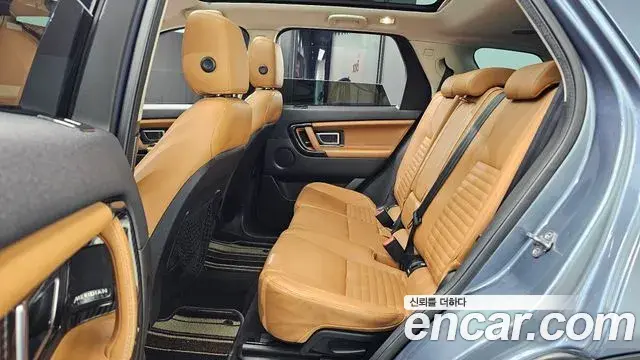 Land Rover Discovery Sport 2018 — Photo 21/32