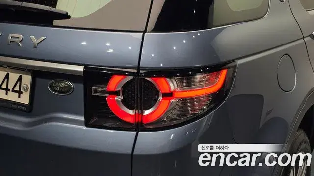 Land Rover Discovery Sport 2018 — Photo 1/32