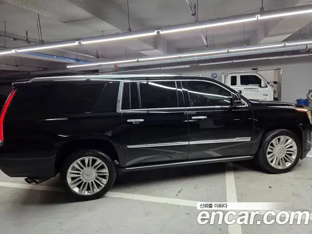 Cadillac Escalade 2018 — Photo 9/11