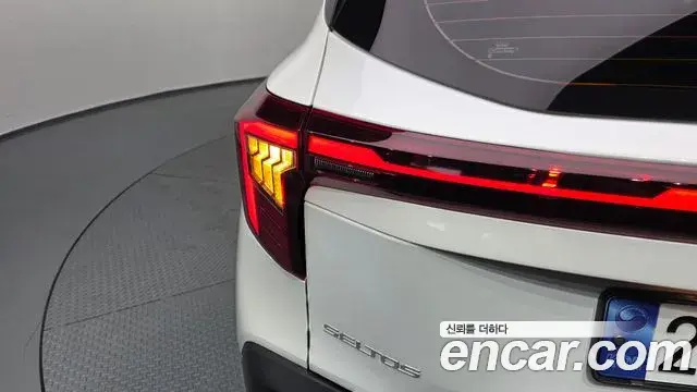 Kia Seltos 2023 — Şəkil 26/30