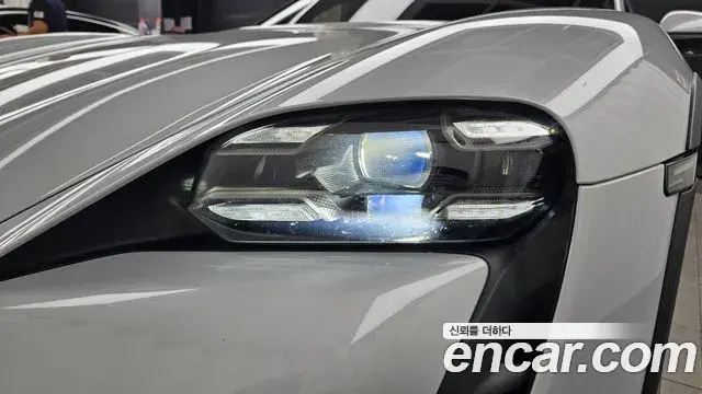 Porsche Taycan 2022 — Photo 23/32