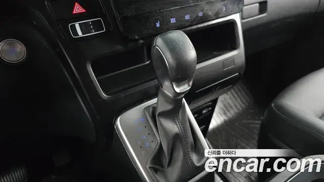 Hyundai Staria 2023 — Photo 7/20