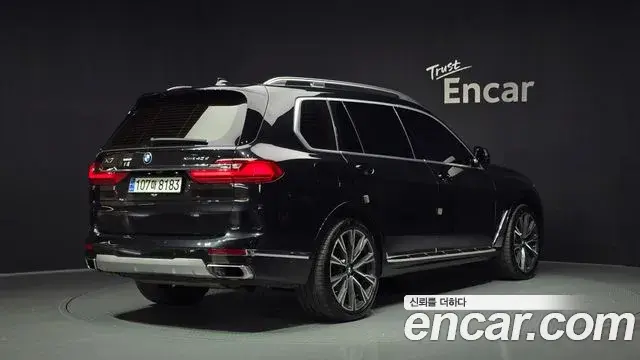 BMW X7 2019 — Фото 1/20