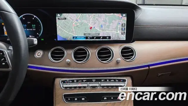 Mercedes-Benz E-Class 2021 — Şəkil 17/20
