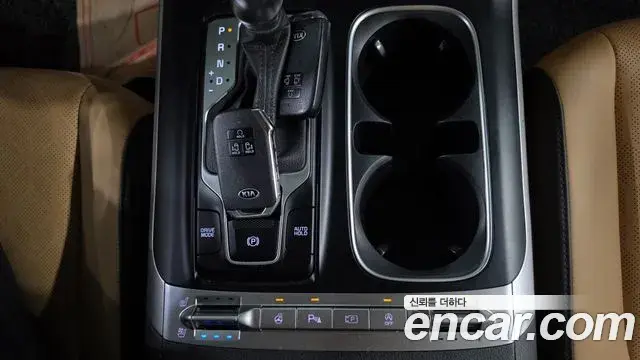 Kia Carnival 2021 — Photo 13/20