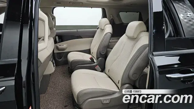 Kia Carnival 2024 — ფოტო 3/39