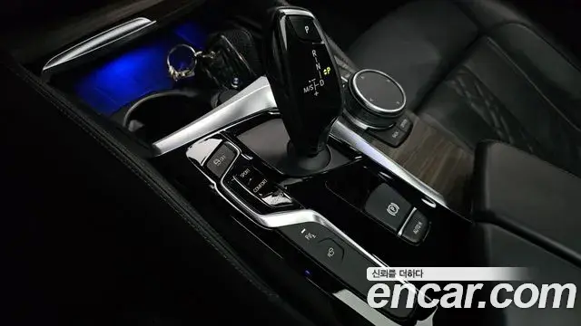 BMW 5 Series 2018 — Фото 9/20