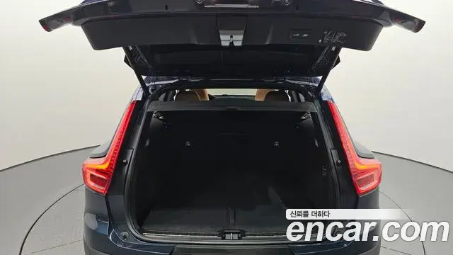 Volvo XC40 2021 — Şəkil 14/30