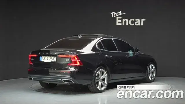 Volvo S60 2022 — ფოტო 8/33