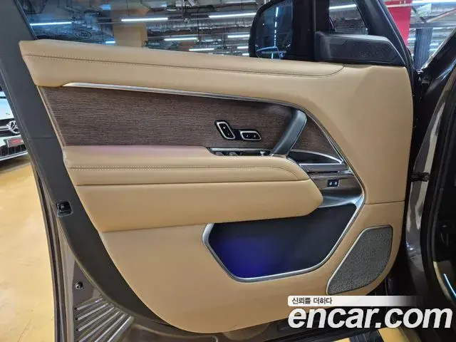 Land Rover Range Rover 2025 — ფოტო 17/20