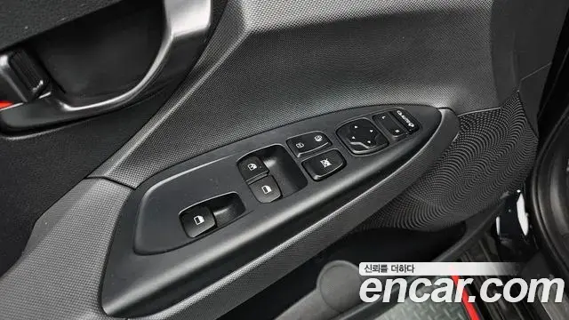 Hyundai Veloster 2021 — Фото 16/20