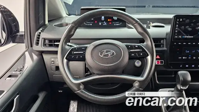 Hyundai Staria 2023 — Фото 13/20