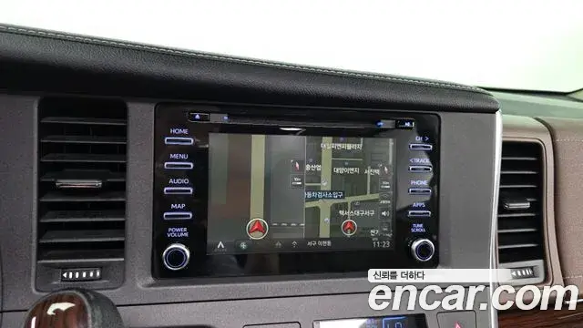 Toyota Sienna 2018 — Photo 2/32