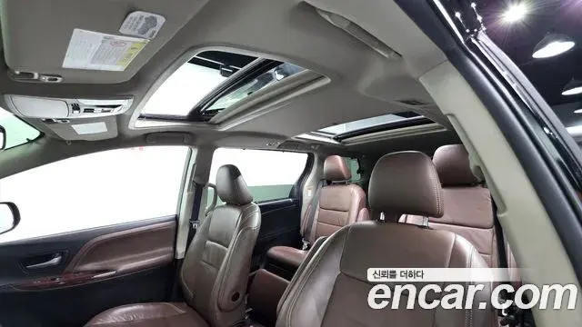 Toyota Sienna 2018 — Photo 25/32