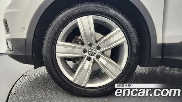Volkswagen Tiguan 2020 — Photo 5/20