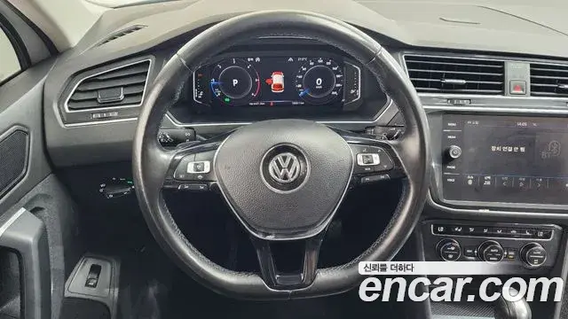 Volkswagen Tiguan 2020 — Photo 12/20