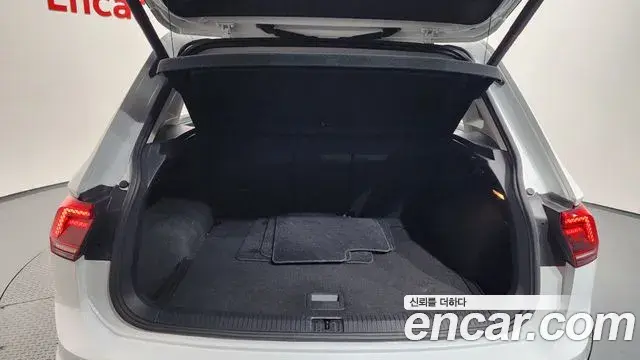 Volkswagen Tiguan 2020 — Photo 15/20