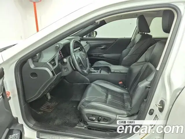 Lexus ES300h 2022 — Şəkil 10/19