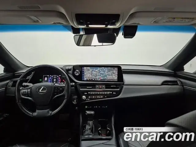 Lexus ES300h 2022 — Şəkil 13/19