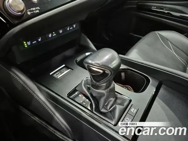Lexus ES300h 2022 — Şəkil 14/19
