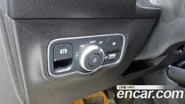 Mercedes-Benz GLB-Class 2021 — Şəkil 13/20
