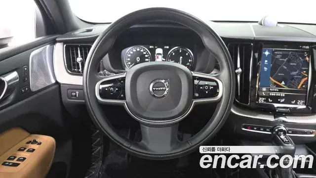 Volvo XC60 2019 — Фото 13/20