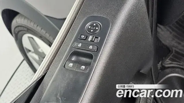 Hyundai Staria 2021 — Фото 17/20