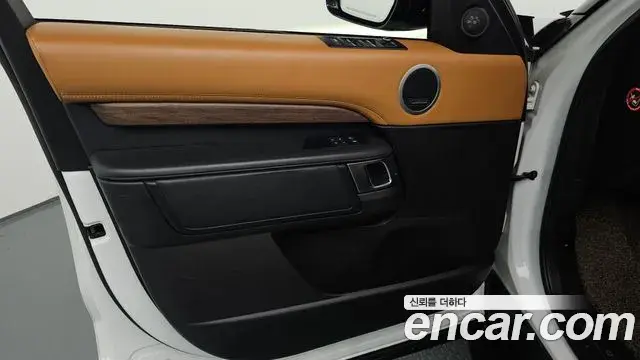 Land Rover Discovery 5 2018 — Şəkil 14/36