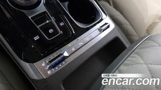 Kia Carnival 2022 — Фото 18/20