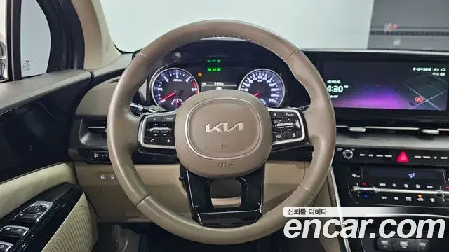 Kia Carnival 2023 — Şəkil 13/20