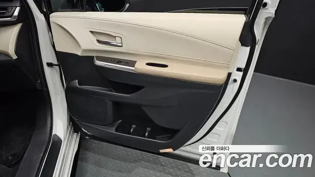 Toyota Sienna 2022 — Şəkil 21/41