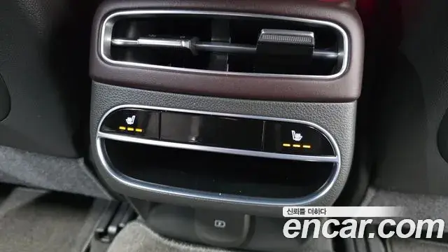 Genesis GV70 2021 — Photo 19/20