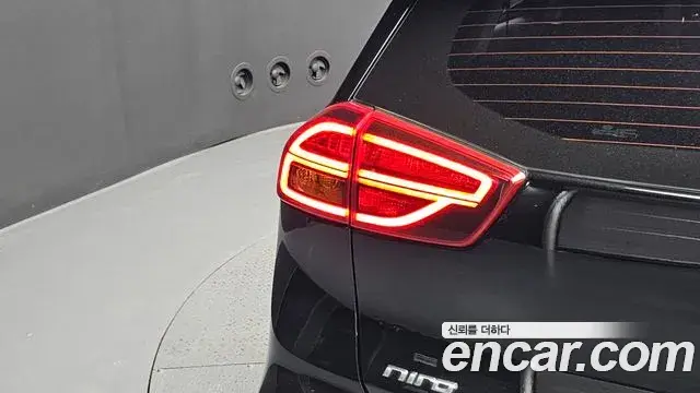 Kia Niro 2019 — Şəkil 8/37
