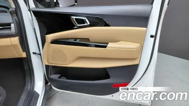 Kia Carnival 2023 — ფოტო 26/28