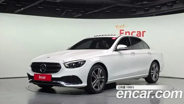 Mercedes-Benz E-Class 2022 — Фото 1/20
