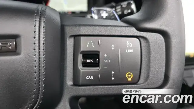 Land Rover Defender 2026 — Фото 16/20
