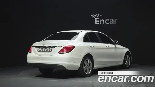 Mercedes-Benz C-Class 2018 — ფოტო 2/20