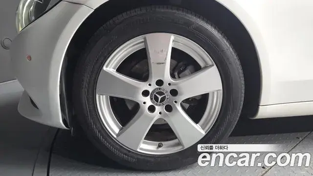 Mercedes-Benz C-Class 2018 — ფოტო 5/20