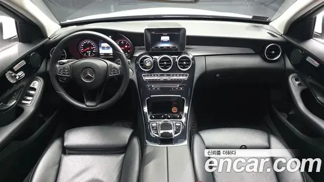 Mercedes-Benz C-Class 2018 — ფოტო 7/20