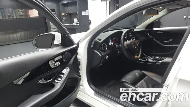 Mercedes-Benz C-Class 2018 — ფოტო 10/20