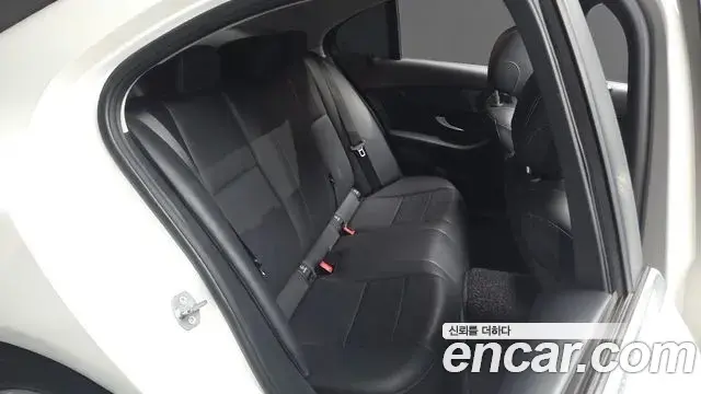 Mercedes-Benz C-Class 2018 — ფოტო 12/20
