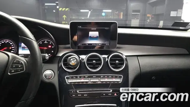 Mercedes-Benz C-Class 2018 — ფოტო 14/20