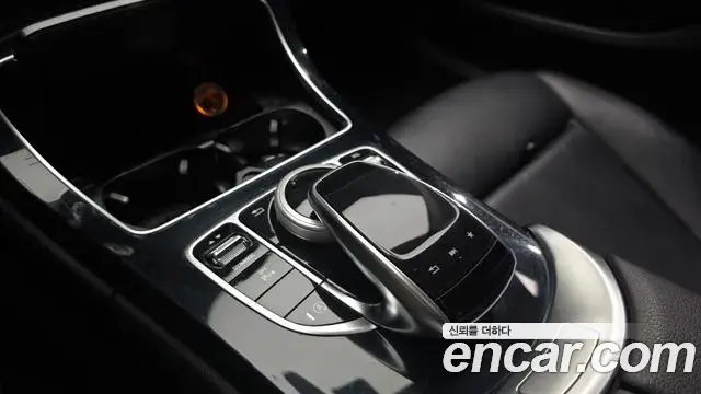 Mercedes-Benz C-Class 2018 — ფოტო 17/20