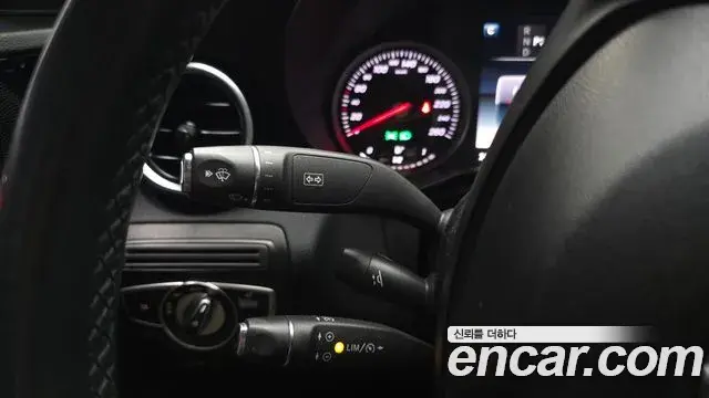 Mercedes-Benz C-Class 2018 — ფოტო 18/20